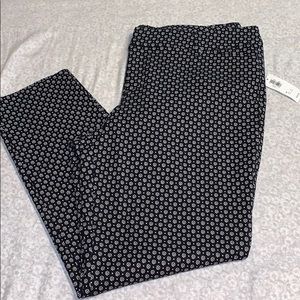 Black and White Floral Pixie Mid-Rise Pants NWT